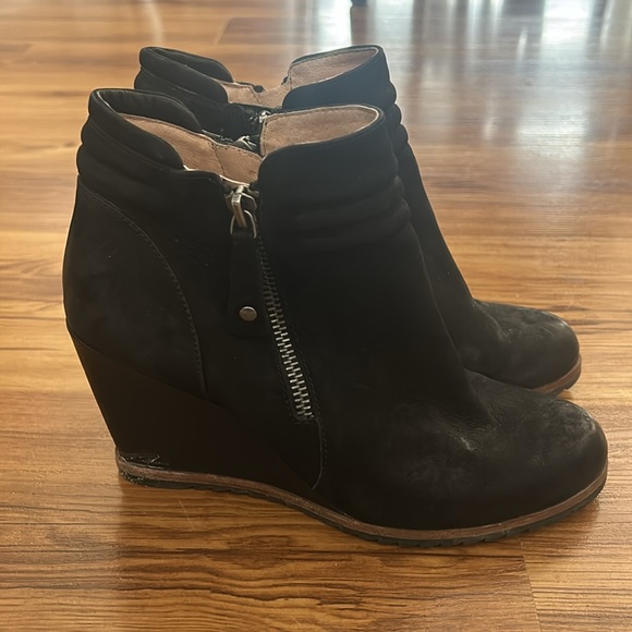 Gorgeous pair wedge black booties biala brand leather upper size 7 comfortable - Picture 3 of 10